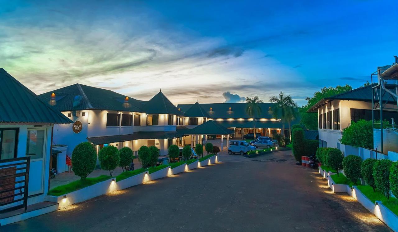 คอนทัวร์ แบ็กวอเตอร์ Hotel Ramankari ภายนอก รูปภาพ