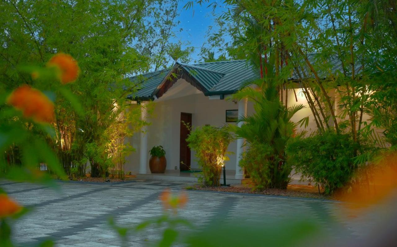 คอนทัวร์ แบ็กวอเตอร์ Hotel Ramankari ภายนอก รูปภาพ