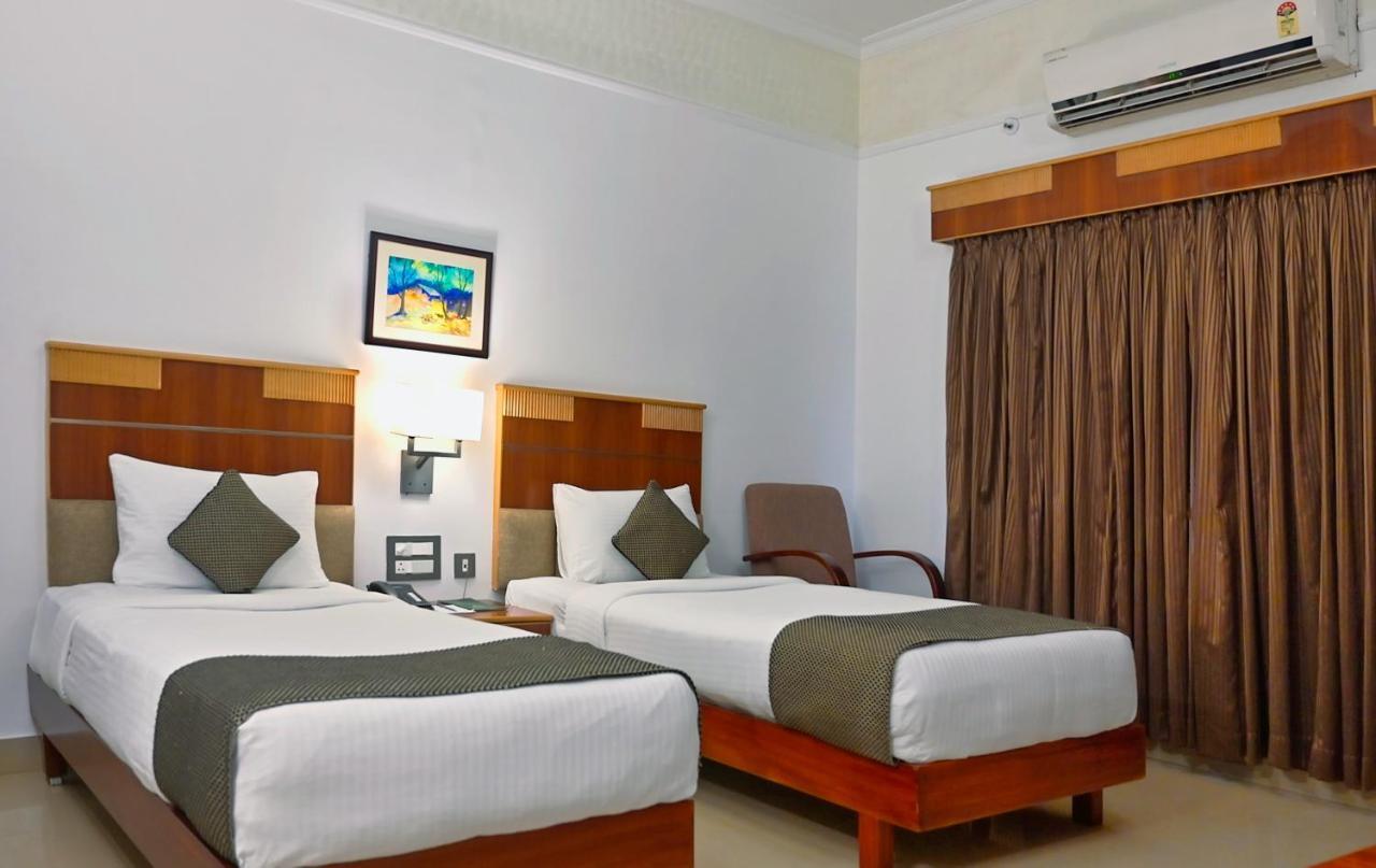 คอนทัวร์ แบ็กวอเตอร์ Hotel Ramankari ภายนอก รูปภาพ