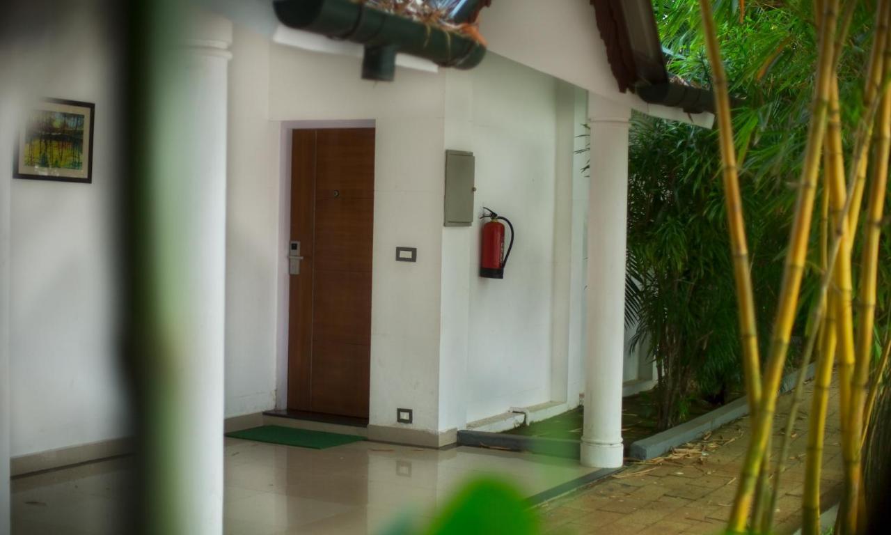 คอนทัวร์ แบ็กวอเตอร์ Hotel Ramankari ภายนอก รูปภาพ