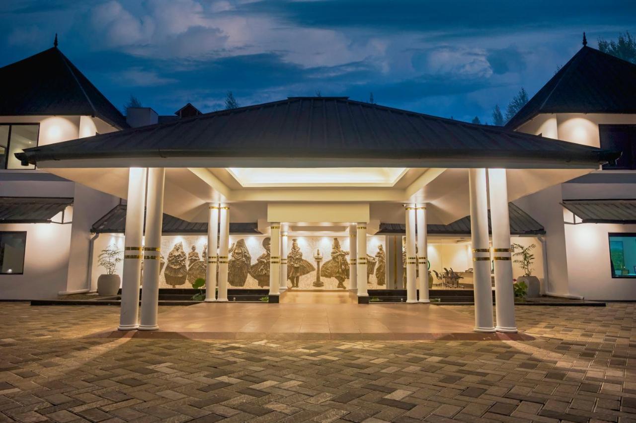 คอนทัวร์ แบ็กวอเตอร์ Hotel Ramankari ภายนอก รูปภาพ
