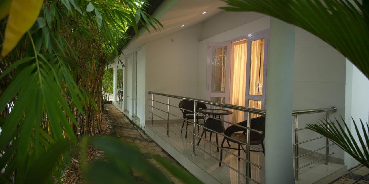 คอนทัวร์ แบ็กวอเตอร์ Hotel Ramankari ภายนอก รูปภาพ